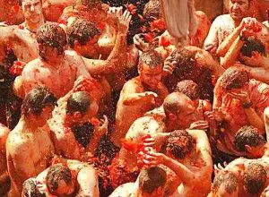 alt=&quot;battaglia dei pomodori: la Tomatina&quot;-viva-la-tomatina