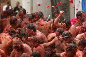 alt=&quot;battaglia dei pomodori: la Tomatina&quot;-viva-la-tomatina